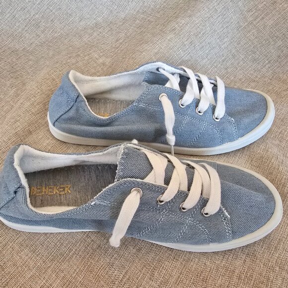 Women's Blue Cute and Comfy Canvas Slip-On Sneakers, Size 9 - Picture 2 of 6